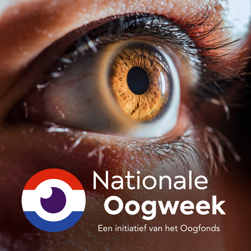 Een foto die dichtbij een oog genomen is met het logo van de Nationale Oogweek eronder