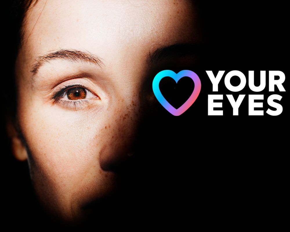 Foto van een vrouwelijk gezicht dat half bedekt is door de schaduw met de volgende tekst: Love your eyes
