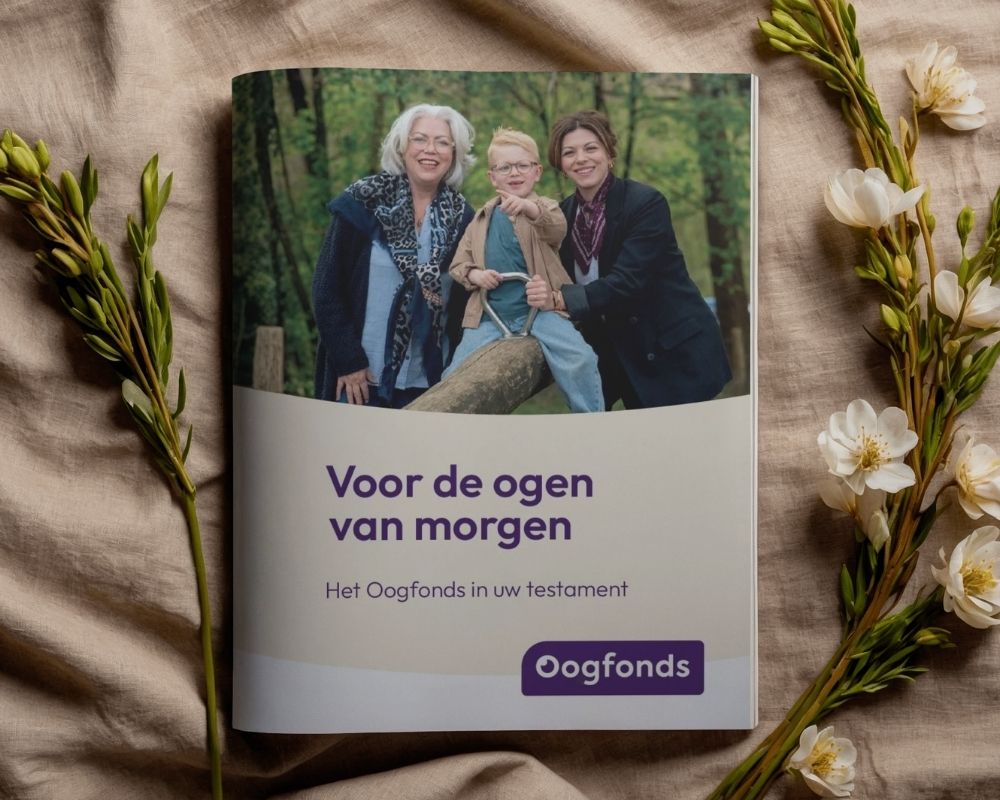 Mockup van nalaten brochure Oogfonds