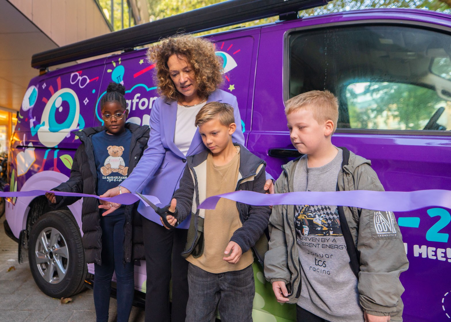 Doorknippen lint, start Oogfonds Schooltour
